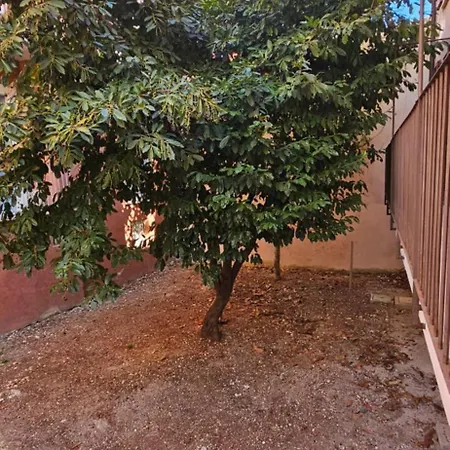 Sotto La Torre LʼAquila