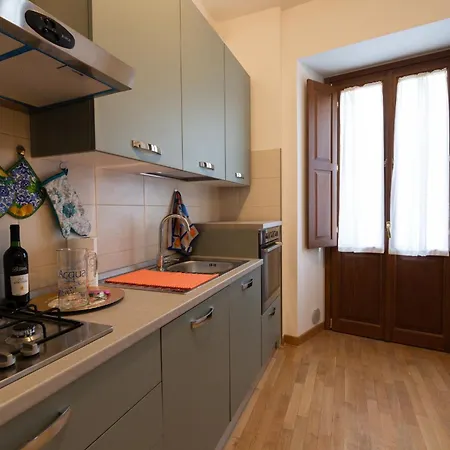 Sotto La Torre LʼAquila